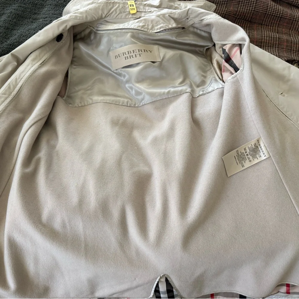 Burberry Women's Beige Double-Breasted Trench Coat US14 - Picture 10 of 10